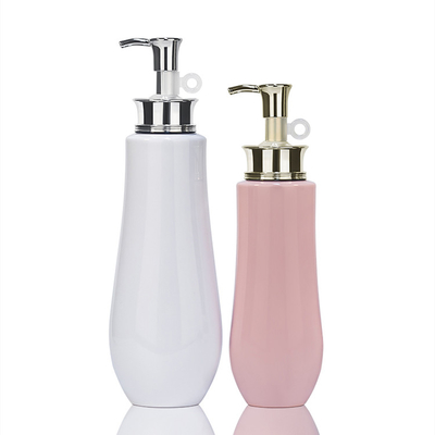 L'unité blanche de rose d'ANIMAL FAMILIER de luxe de 300ml 500ml 700ml populaire adaptent la bouteille aux besoins du client de Logo Gold Pump Plastic Shampoo