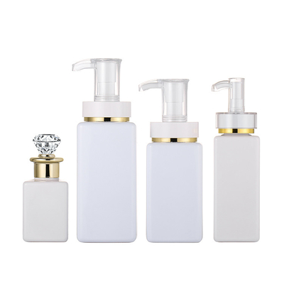 Le blanc de luxe de haute qualité adaptent la bouteille aux besoins du client carrée de lotion de cheveux de shampooing avec Diamond Gold Rim Cap