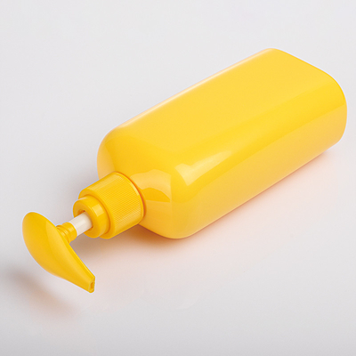 Le meilleur prix a adapté aux besoins du client le shampooing cosmétique jaune empaquetant la bouteille biodégradable