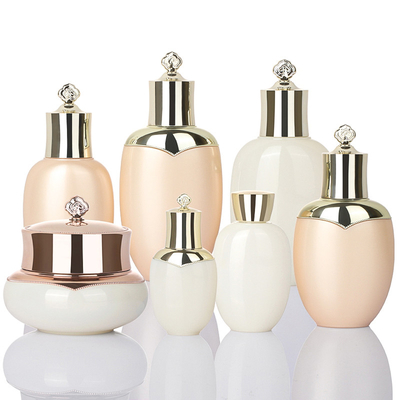 Emballage unique de costume de soins de la peau de bouteille de lotion de toner du pot 100ml 120ml 150ml de crème de visage 50ml d'or de luxe