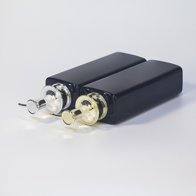 Bouteilles de lavage de corps carrées en plastique noires de 580ml PETG avec la pompe de lotion