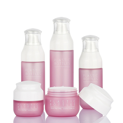 L'emballage cosmétique rose de luxe de soin de la peau place les bouteilles 138ml de lotion de crème pour le visage