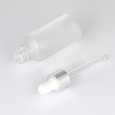 Le compte-gouttes de Matte White Glass Essential Oil met 30ml en bouteille avec le chapeau argenté