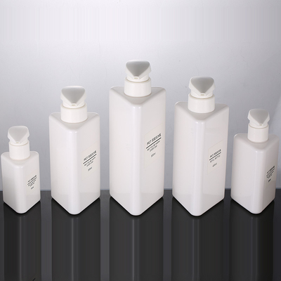 La forme en gros de triangle de 100ml 200ml 300ml réutilisent les bouteilles privées d'air de shampooing de la pompe 500ml d'animal familier de lotion de noir en plastique de conteneur