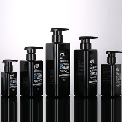 La forme en gros de triangle de 100ml 200ml 300ml réutilisent les bouteilles privées d'air de shampooing de la pompe 500ml d'animal familier de lotion de noir en plastique de conteneur