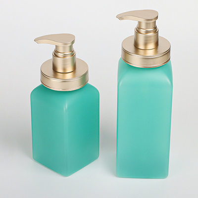 Conteneur de luxe de lotion de corps de vert de pompe de presse de dessus d'or empaquetant la bouteille en plastique de place de shampooing