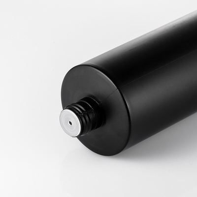 Bouteille 100ml en plastique givrée avec la matière plastique noire de PE de couvercle à visser