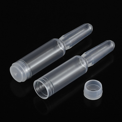 Le petit compte-gouttes d'oeil en plastique cosmétique met 2ml le diamètre en bouteille de la capacité 13mm